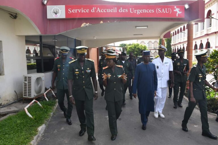 Le Général Mbaye Cissé renforce l’engagement des armées pour la modernisation des hôpitaux militaires lors de sa visite à Dakar et Ouakam